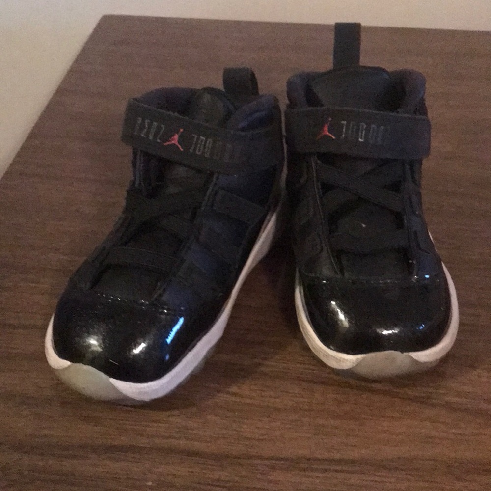 Black and white Jordan gym shoes